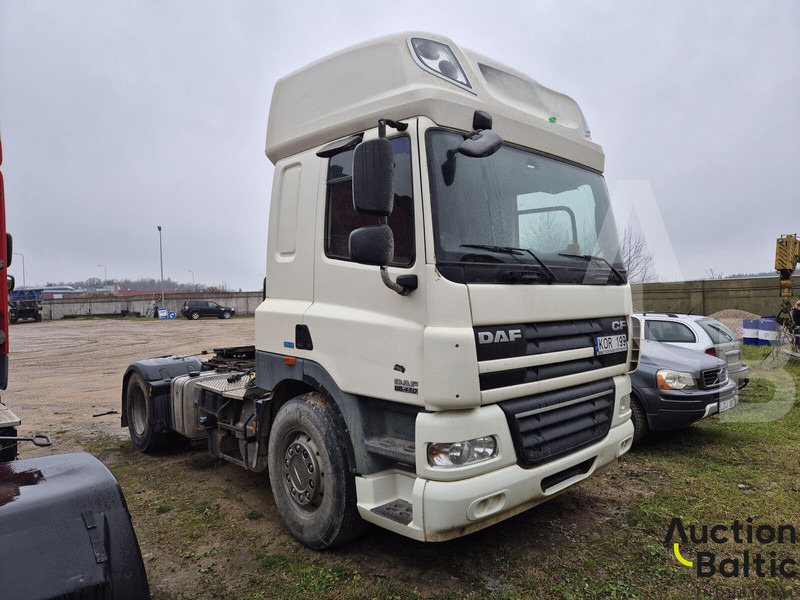 DAF FTCF85.410T - Nyergesvontató: 2 kép. DAF FTCF85.410T - Nyergesvontató: 2 kép.