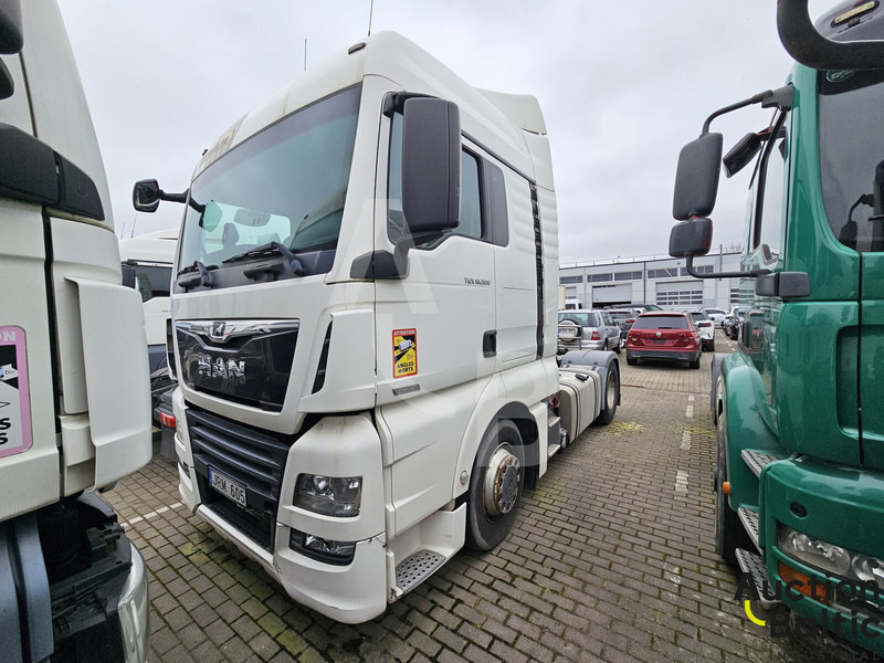 MAN TGX18.500 - Nyergesvontató: 1 kép. MAN TGX18.500 - Nyergesvontató: 1 kép.