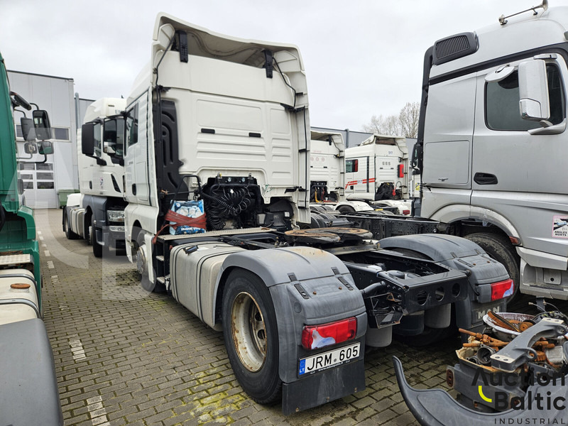 MAN TGX18.500 - Nyergesvontató: 4 kép. MAN TGX18.500 - Nyergesvontató: 4 kép.