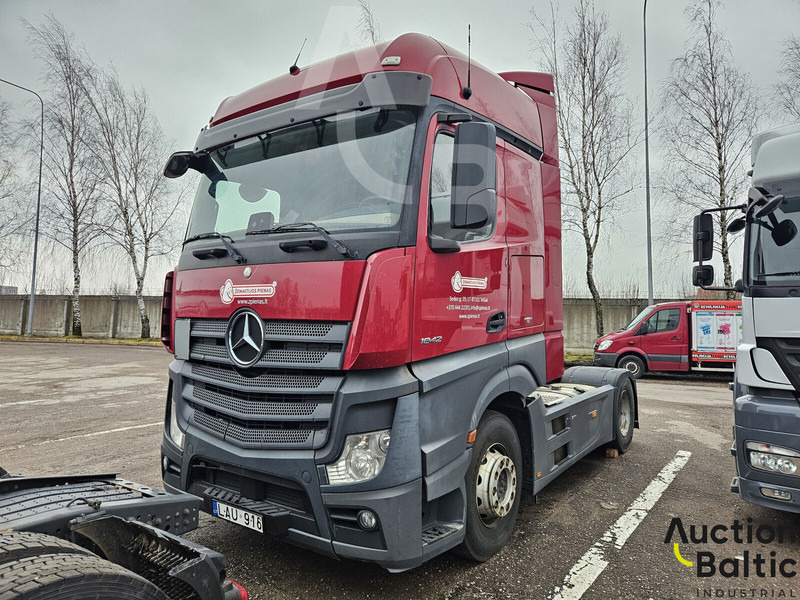 Mercedes-Benz Actros 1842 - Nyergesvontató: 1 kép. Mercedes-Benz Actros 1842 - Nyergesvontató: 1 kép.