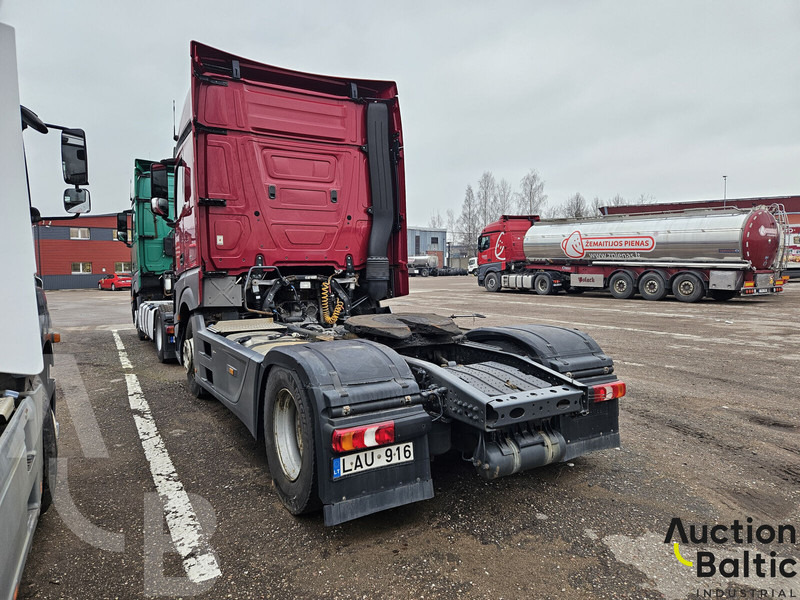 Mercedes-Benz Actros 1842 - Nyergesvontató: 4 kép. Mercedes-Benz Actros 1842 - Nyergesvontató: 4 kép.
