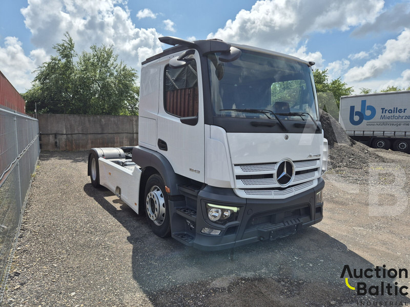 Mercedes-Benz Actros 1843 - Nyergesvontató: 1 kép. Mercedes-Benz Actros 1843 - Nyergesvontató: 1 kép.