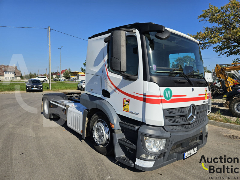 Mercedes-Benz Actros - Nyergesvontató: 2 kép. Mercedes-Benz Actros - Nyergesvontató: 2 kép.