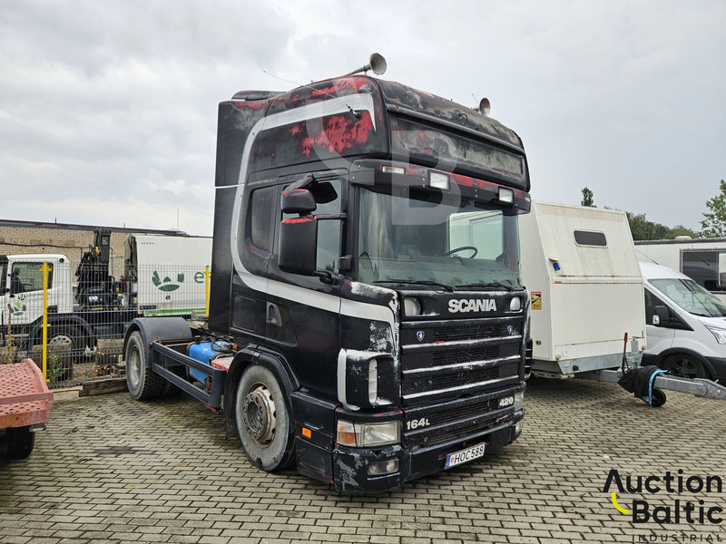 Scania 420 - Nyergesvontató: 2 kép. Scania 420 - Nyergesvontató: 2 kép.