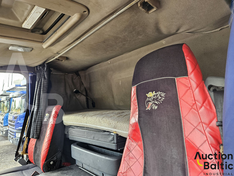 Nyergesvontató Scania P 380: 11 kép. Nyergesvontató Scania P 380: 11 kép.