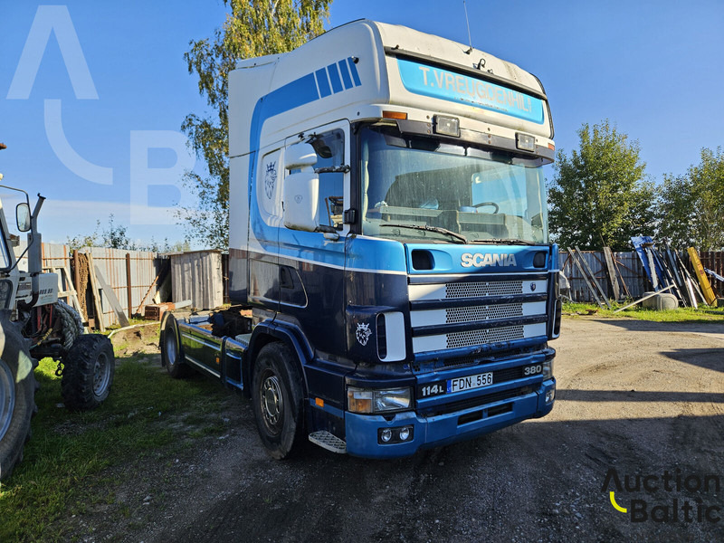 Scania R 114 LA - Nyergesvontató: 2 kép. Scania R 114 LA - Nyergesvontató: 2 kép.