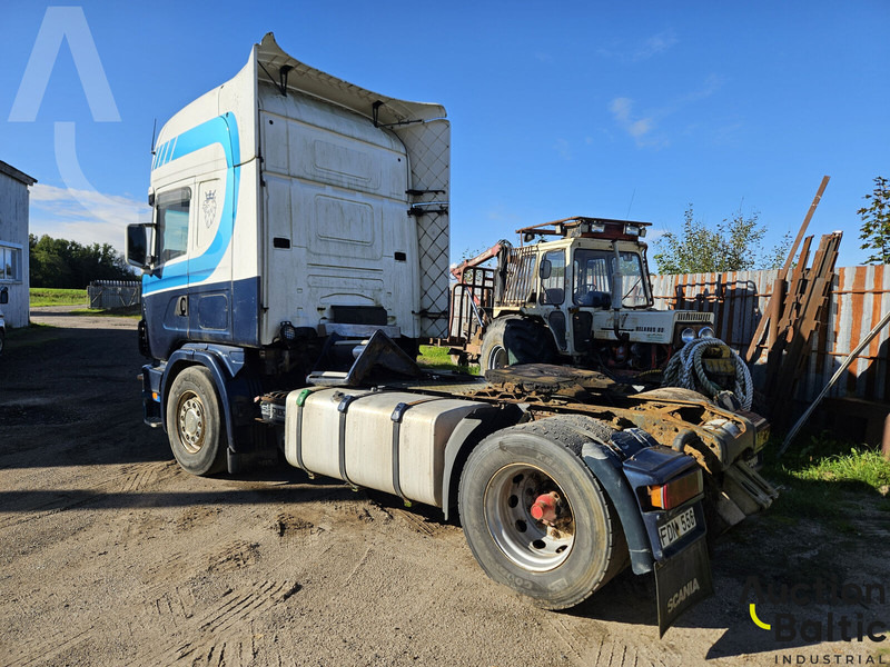 Scania R 114 LA - Nyergesvontató: 4 kép. Scania R 114 LA - Nyergesvontató: 4 kép.