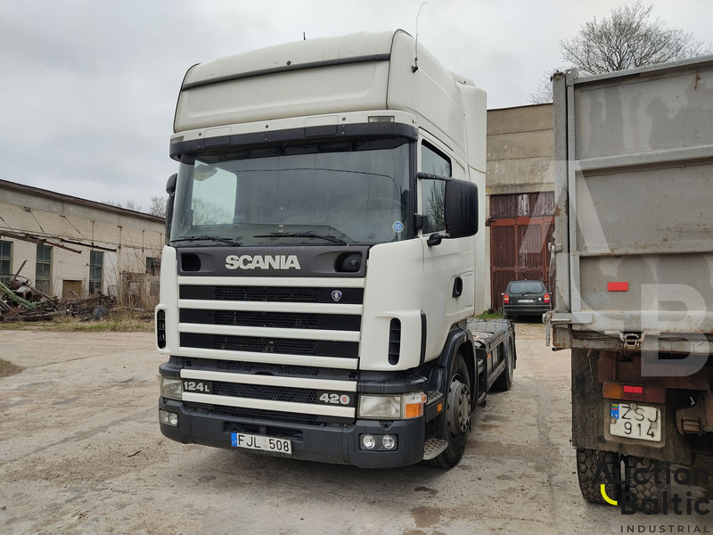 Scania R 124 LA - Nyergesvontató: 2 kép. Scania R 124 LA - Nyergesvontató: 2 kép.
