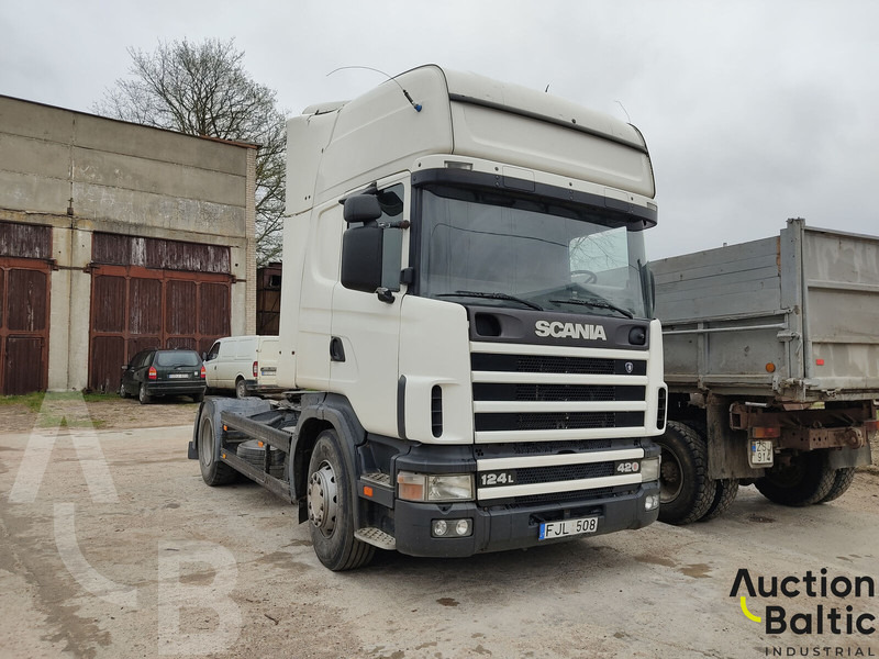 Scania R 124 LA - Nyergesvontató: 1 kép. Scania R 124 LA - Nyergesvontató: 1 kép.