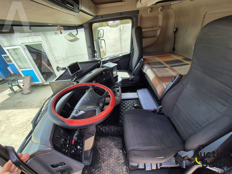 Scania R 560 - Nyergesvontató: 5 kép. Scania R 560 - Nyergesvontató: 5 kép.