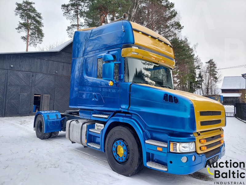 Scania T 114 LA - Nyergesvontató: 2 kép. Scania T 114 LA - Nyergesvontató: 2 kép.