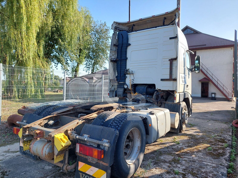Volvo FH12 - Nyergesvontató: 3 kép. Volvo FH12 - Nyergesvontató: 3 kép.