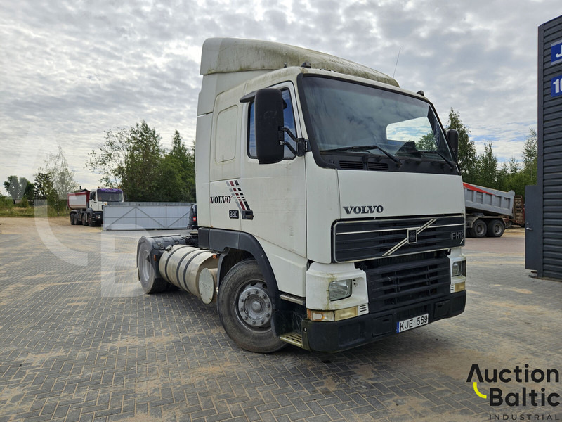 Volvo FH12 - Nyergesvontató: 2 kép. Volvo FH12 - Nyergesvontató: 2 kép.