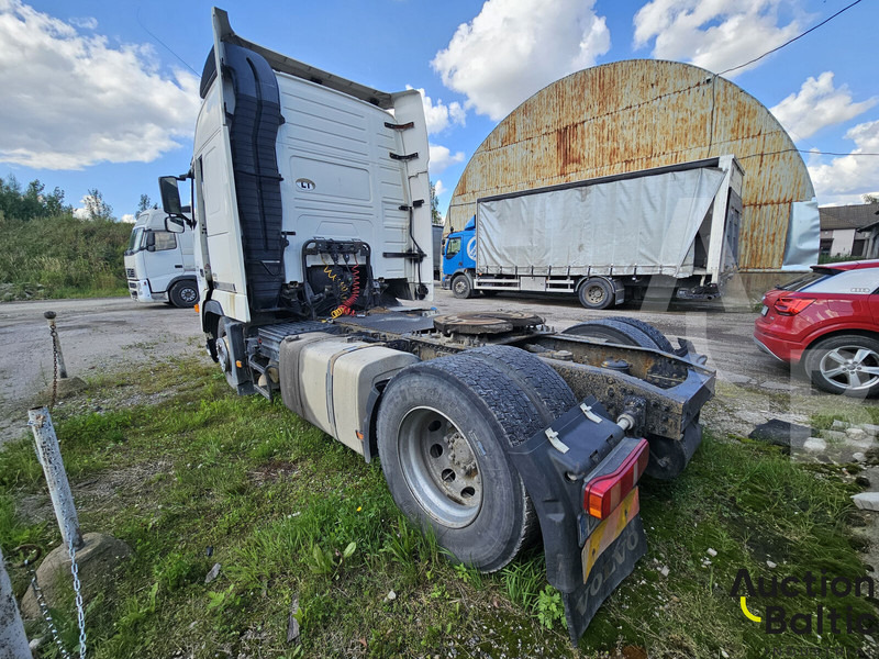 Volvo FH400 - Nyergesvontató: 4 kép. Volvo FH400 - Nyergesvontató: 4 kép.