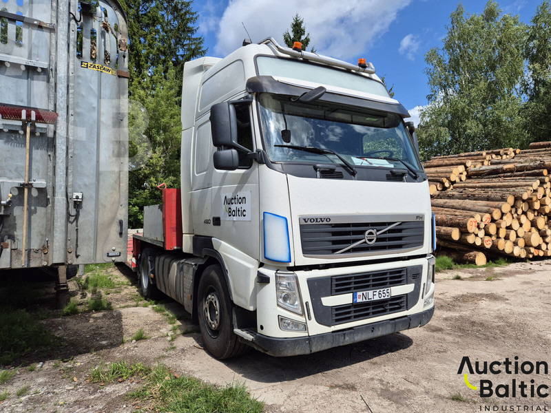 Volvo FH460 - Nyergesvontató: 1 kép. Volvo FH460 - Nyergesvontató: 1 kép.