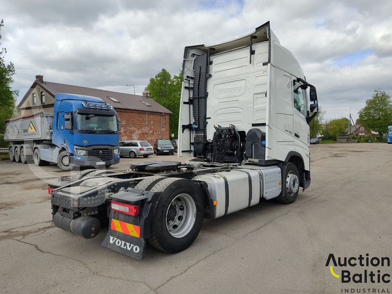 Volvo FH460 - Nyergesvontató: 4 kép. Volvo FH460 - Nyergesvontató: 4 kép.