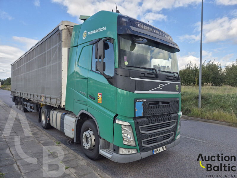 Volvo FH500 - Nyergesvontató: 2 kép. Volvo FH500 - Nyergesvontató: 2 kép.
