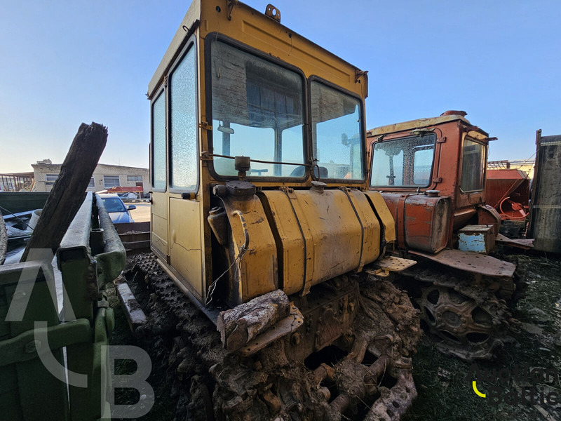 Onbekend DT-75 - Lánctalpas traktor: 3 kép. Onbekend DT-75 - Lánctalpas traktor: 3 kép.
