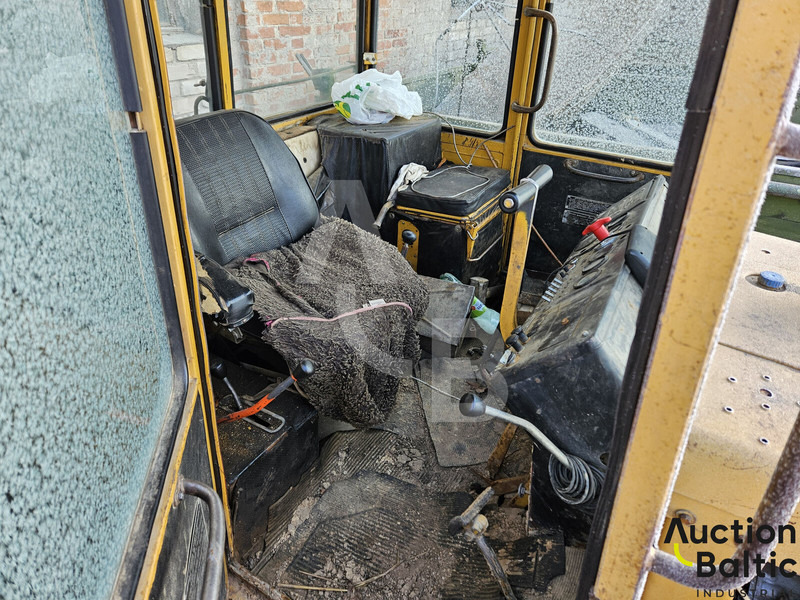 Onbekend DT-75 - Lánctalpas traktor: 5 kép. Onbekend DT-75 - Lánctalpas traktor: 5 kép.