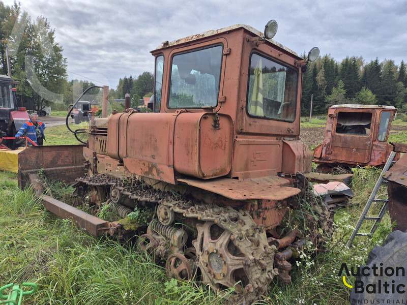 Onbekend DT-75 - Buldózer: 3 kép. Onbekend DT-75 - Buldózer: 3 kép.