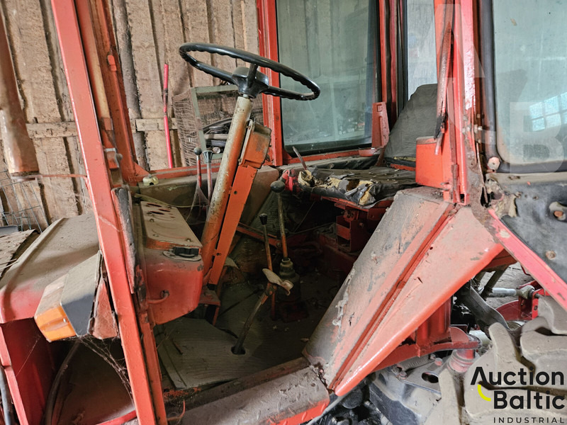 Onbekend T-25A - Traktor: 5 kép. Onbekend T-25A - Traktor: 5 kép.