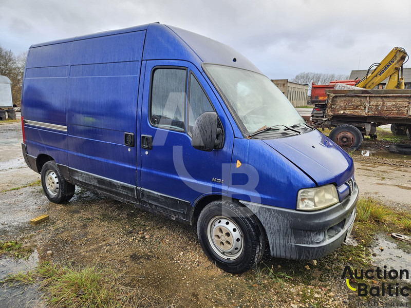 Peugeot Boxer - Kis furgon: 2 kép. Peugeot Boxer - Kis furgon: 2 kép.