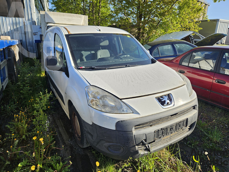 Peugeot Partner - Kis furgon: 2 kép. Peugeot Partner - Kis furgon: 2 kép.