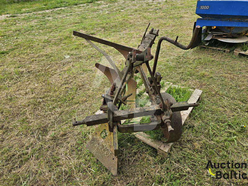 Plow - Eke: 3 kép. Plow - Eke: 3 kép.