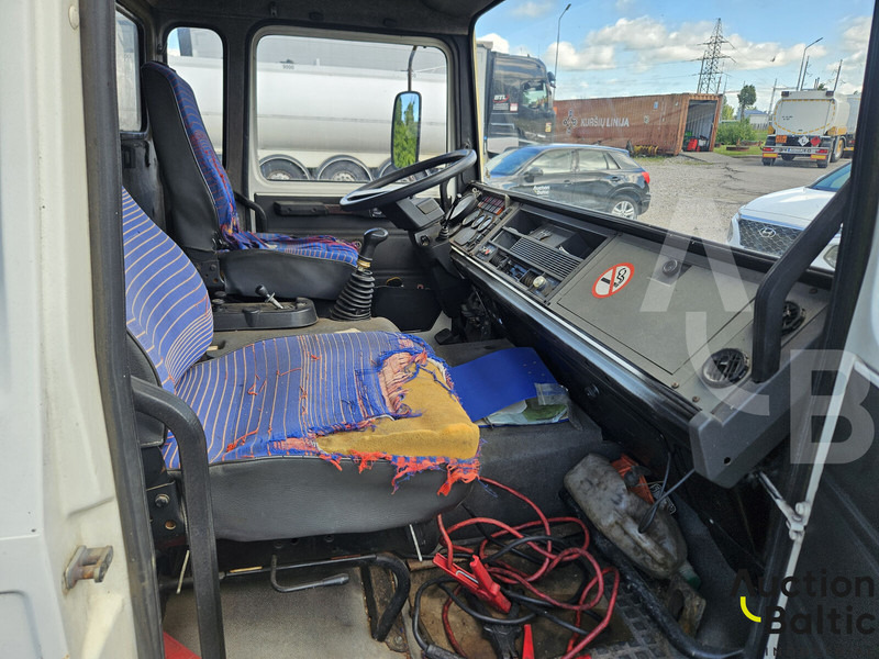 Renault Midliner S 150 - Tartályos teherautó: 5 kép. Renault Midliner S 150 - Tartályos teherautó: 5 kép.