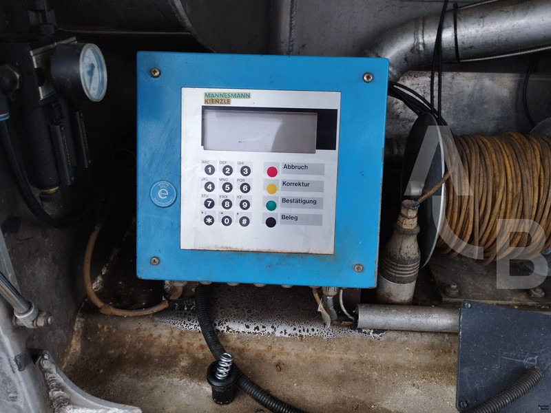 Tartályos teherautó a következők szállításához üzemanyag Scania B4X2 ATL: 17 kép.