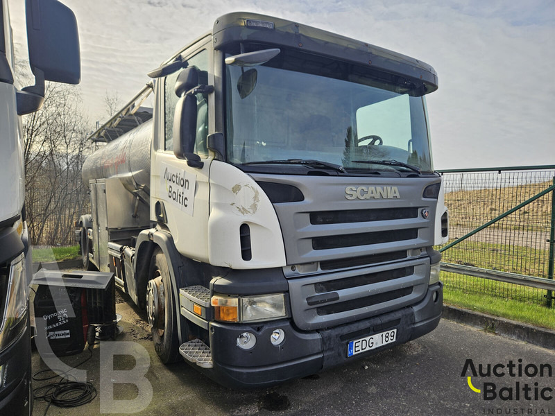 Scania P 230 - Tartályos teherautó: 2 kép. Scania P 230 - Tartályos teherautó: 2 kép.