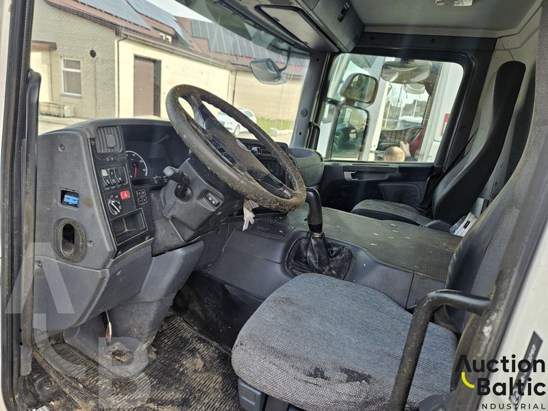 Scania P 230 - Tartályos teherautó: 5 kép. Scania P 230 - Tartályos teherautó: 5 kép.