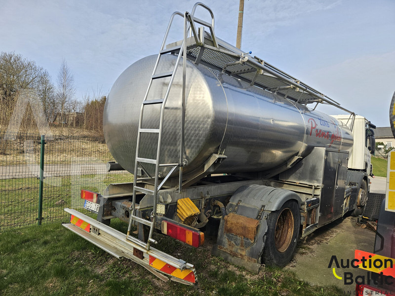 Scania P 230 - Tartályos teherautó: 4 kép. Scania P 230 - Tartályos teherautó: 4 kép.
