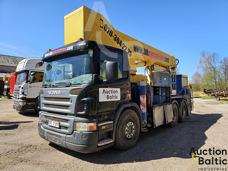 Scania P 310 - Emelőkosaras teherautó: 1 kép. Scania P 310 - Emelőkosaras teherautó: 1 kép.