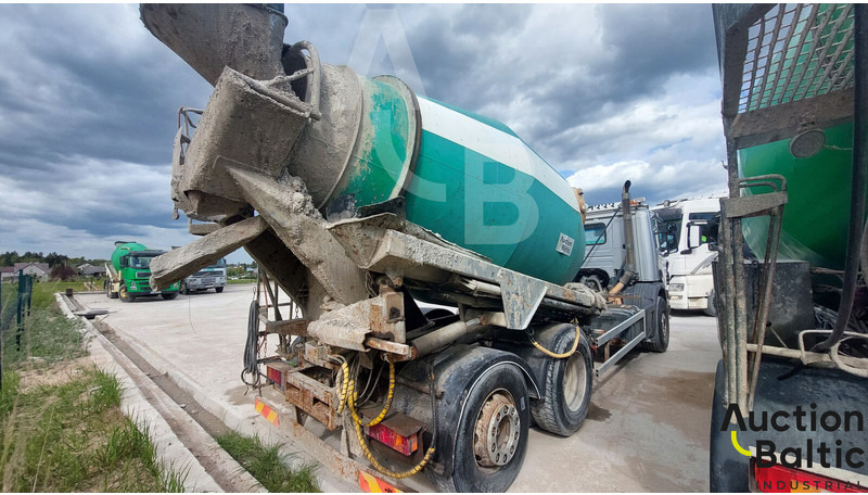 Scania P 94 GB - Betonmixer: 3 kép. Scania P 94 GB - Betonmixer: 3 kép.