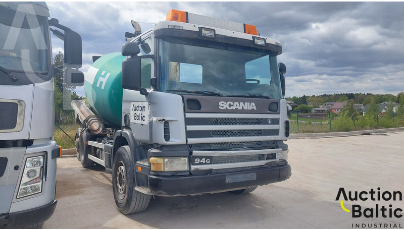 Scania P 94 GB - Betonmixer: 2 kép. Scania P 94 GB - Betonmixer: 2 kép.