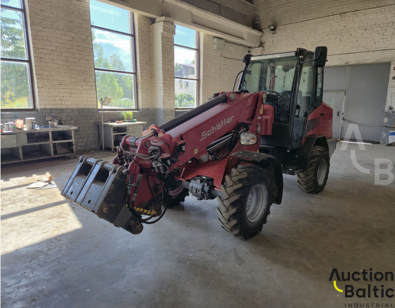 Schäffer 5680T - Gumikerekes homlokrakodó: 2 kép. Schäffer 5680T - Gumikerekes homlokrakodó: 2 kép.
