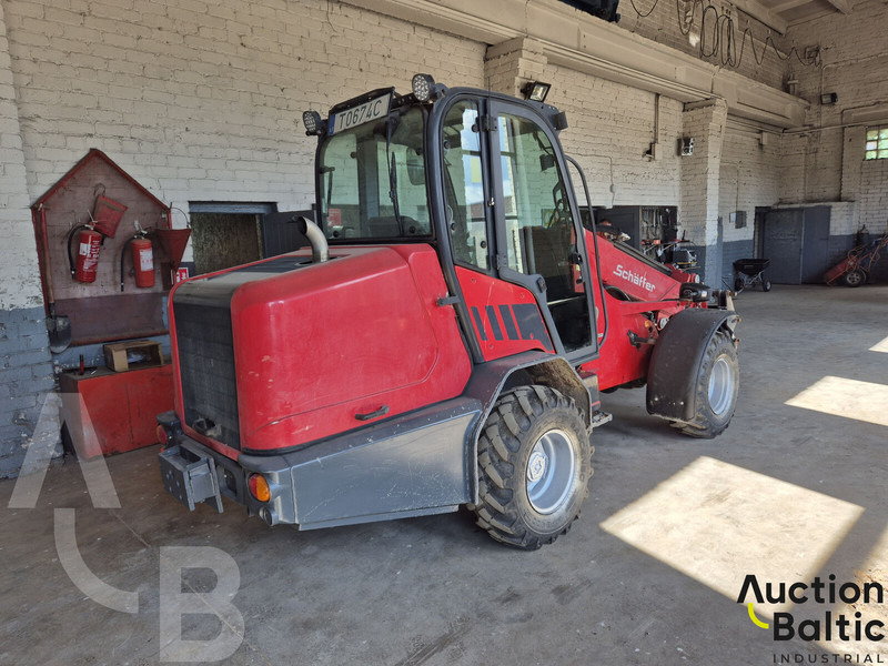 Schäffer 5680T - Gumikerekes homlokrakodó: 5 kép. Schäffer 5680T - Gumikerekes homlokrakodó: 5 kép.