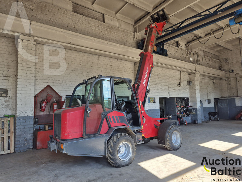 Schäffer 5680T - Gumikerekes homlokrakodó: 4 kép. Schäffer 5680T - Gumikerekes homlokrakodó: 4 kép.