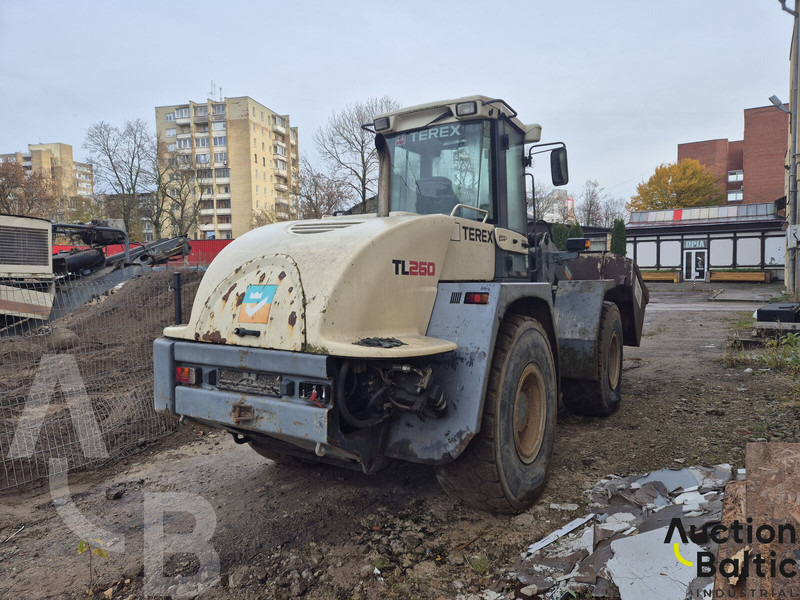 Terex TL 260 - Gumikerekes homlokrakodó: 3 kép. Terex TL 260 - Gumikerekes homlokrakodó: 3 kép.