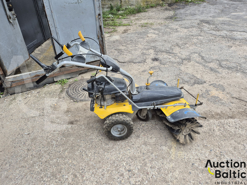 Texas Smart Sweep 800 - Utcaseprő gép: 3 kép. Texas Smart Sweep 800 - Utcaseprő gép: 3 kép.