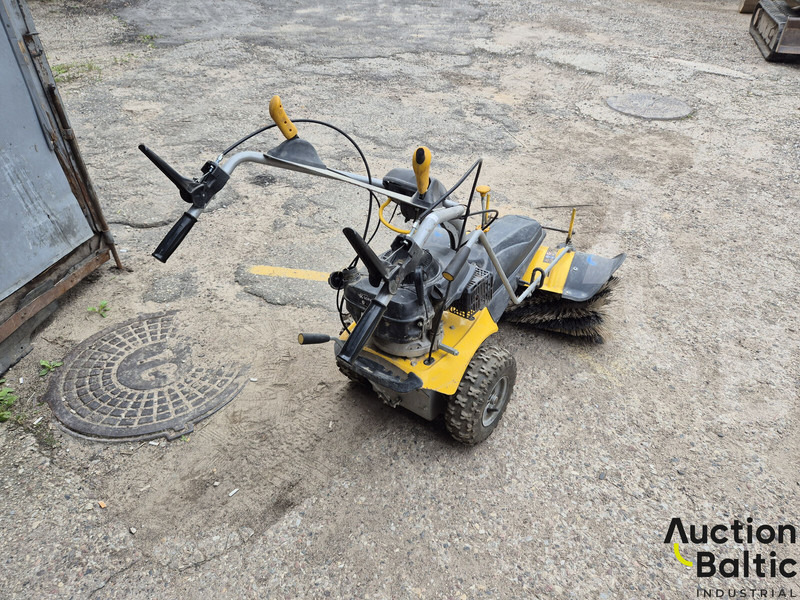 Texas Smart Sweep 800 - Utcaseprő gép: 4 kép. Texas Smart Sweep 800 - Utcaseprő gép: 4 kép.