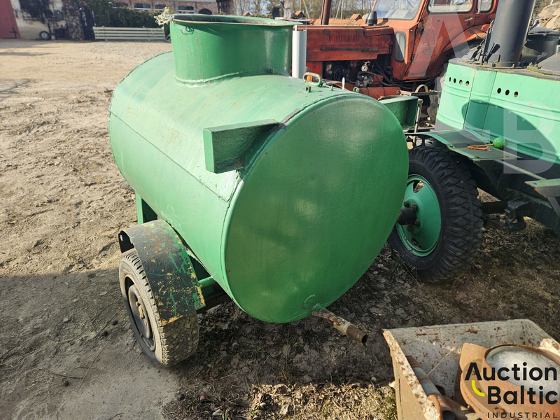 Trailer with tank - Pótkocsi billenőplatós: 3 kép. Trailer with tank - Pótkocsi billenőplatós: 3 kép.