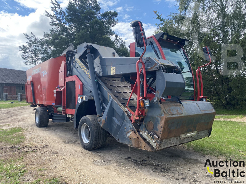 Trioliet TRIOTRAC 2-2000 - Állattartás gépei: 2 kép. Trioliet TRIOTRAC 2-2000 - Állattartás gépei: 2 kép.