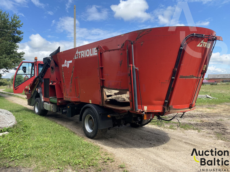 Trioliet TRIOTRAC 2-2000 - Állattartás gépei: 3 kép. Trioliet TRIOTRAC 2-2000 - Állattartás gépei: 3 kép.