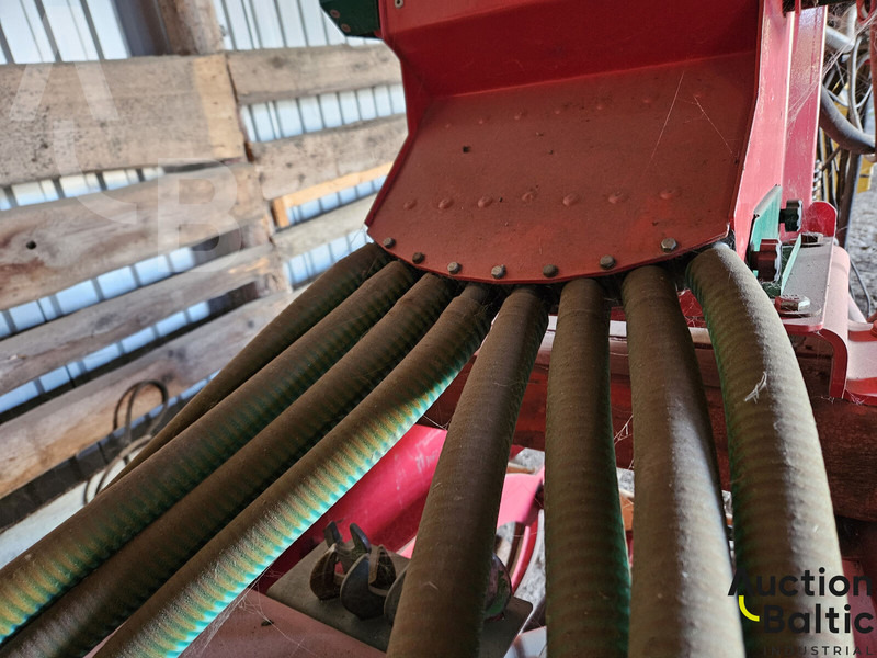 Vaderstad Carrier650 - Tárcsás borona: 5 kép. Vaderstad Carrier650 - Tárcsás borona: 5 kép.