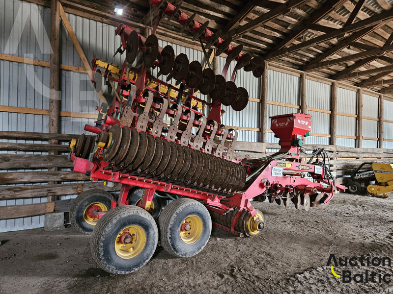 Vaderstad Carrier650 - Tárcsás borona: 3 kép. Vaderstad Carrier650 - Tárcsás borona: 3 kép.
