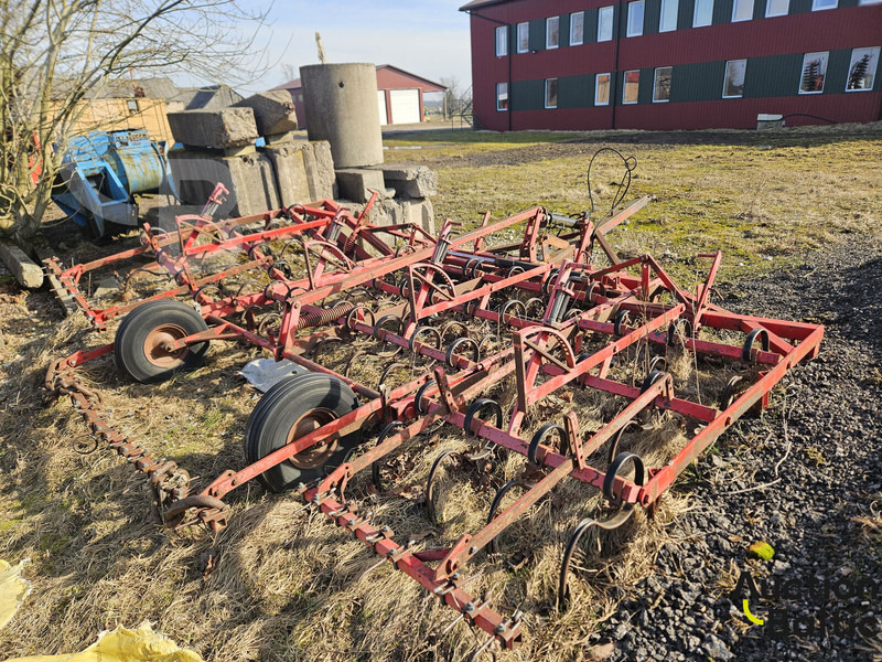Vaderstad - Kultivátor: 4 kép. Vaderstad - Kultivátor: 4 kép.