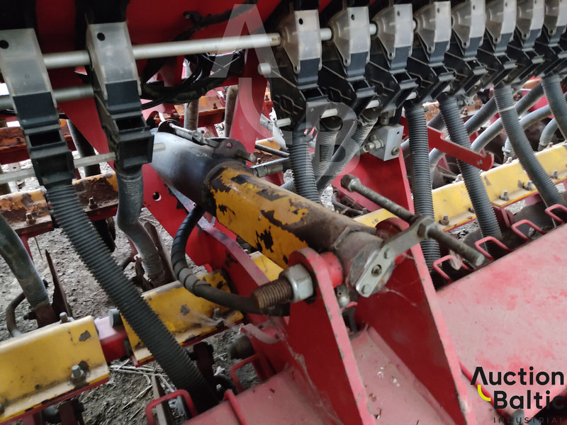 Vaderstad Rapid400C - Vetőgép: 5 kép. Vaderstad Rapid400C - Vetőgép: 5 kép.