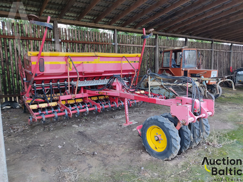 Vaderstad Rapid400C - Vetőgép: 1 kép. Vaderstad Rapid400C - Vetőgép: 1 kép.